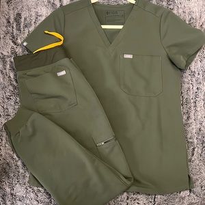 XS Moss Catarina One-Pocket Scrub Top & XS Zamora Jogger Scrub Pants